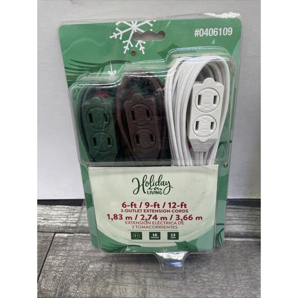 Lot Of 2 Holiday Living 3 Count Outlet Extension Cords in 6', 9' and 12'. {3}. - Picture 3 of 10